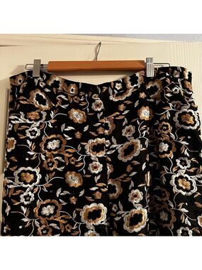 Principe Silk Floral Embroidered Pants – Size 12 (Black/Gold)